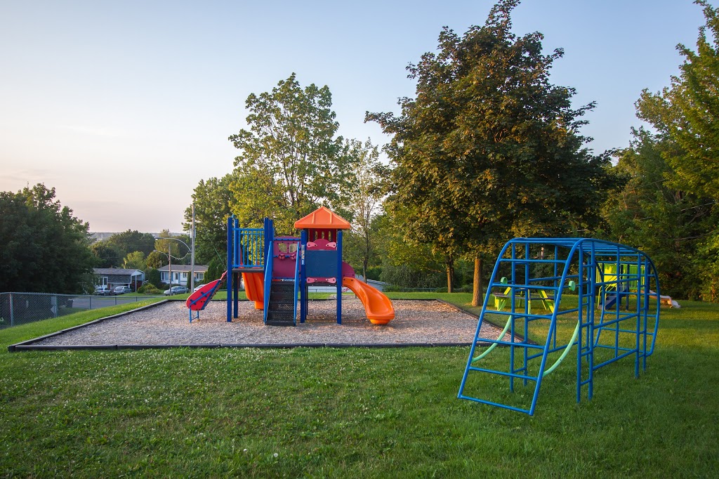 Ville de LÎle-Perrot - Parc du Versant | Coin 22e avenue et 7e rue, LÎle-Perrot, QC J7V 4P2, Canada | Phone: (514) 453-1751