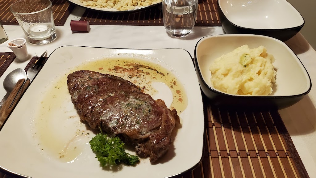 Ralphs German Restaurant And Café | 551 Muirham Dr, Winkler, MB R4W 4A6, Canada | Phone: (204) 325-9500
