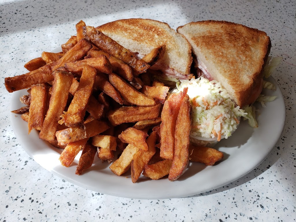 Parkview Family Restaurant & Inn | 4670 Main St, Oxford, NS B0M 1P0, Canada | Phone: (902) 447-2258