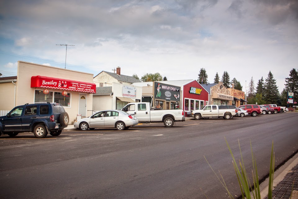 Bentley Rose Family Restaurant | 4938 50 Ave, Bentley, AB T0C 0J0, Canada | Phone: (403) 748-4335