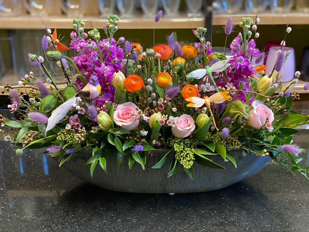 Downtown Florist | 730 Davie St, Vancouver, BC V6Z 1B6, Canada | Phone: (604) 697-9007