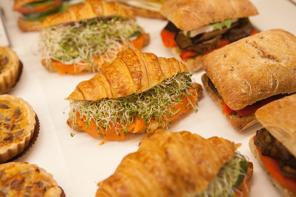 Amadeus Patisserie | 7380 Bathurst St, Thornhill, ON L4J 7M1, Canada | Phone: (905) 882-9957