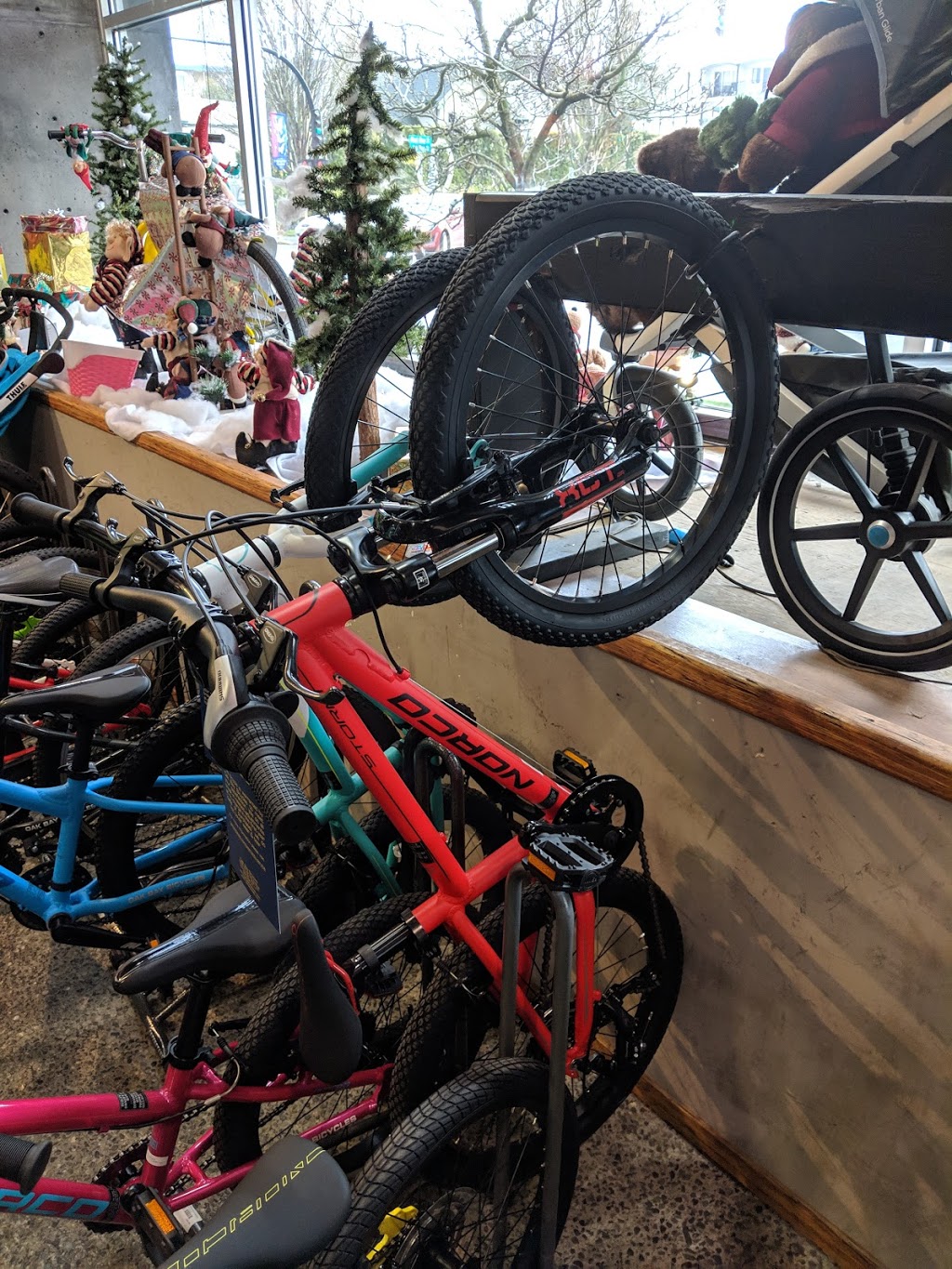 Oak Bay Bicycles | 1990 Oak Bay Ave, Victoria, BC V8R 1E2, Canada | Phone: (250) 598-4111