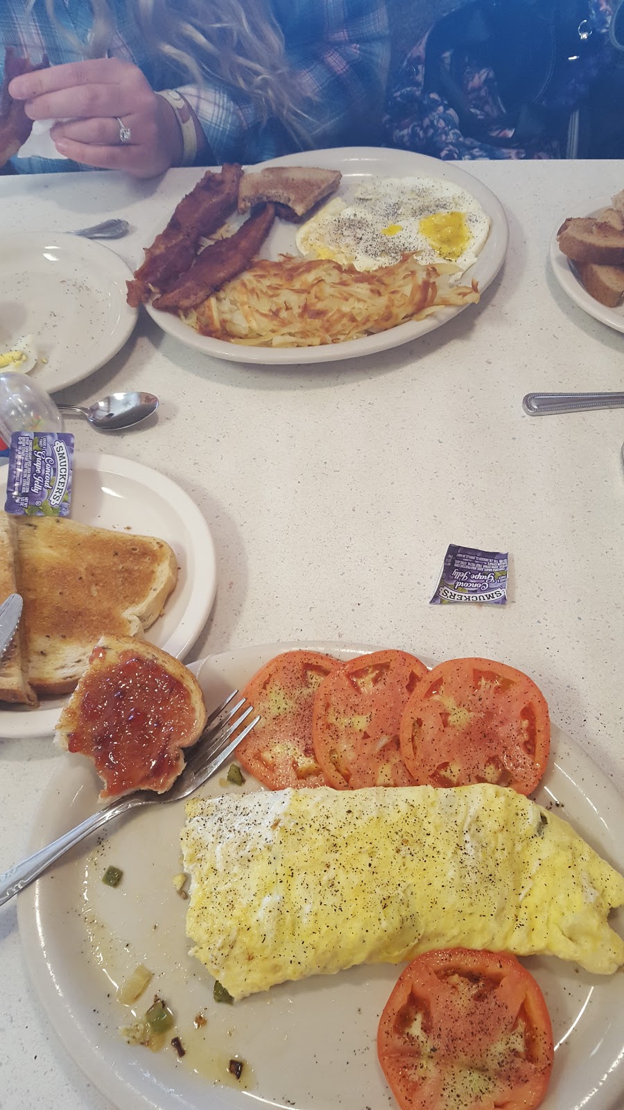 Algonac Flaming Grill | 1065 St Clair River Dr, Algonac, MI 48001, USA | Phone: (810) 512-5184