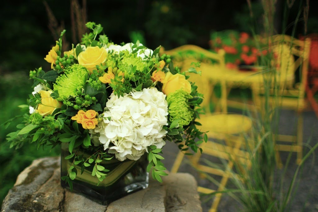 Conter Fleurette Fleuriste Romantique Saint-Jean-Port-Joli | 9 Chemin du Roy E, Saint-Jean-Port-Joli, QC G0R 3G0, Canada | Phone: (418) 598-9903