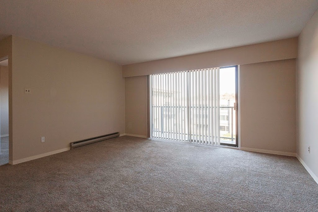 Don Quadra Apartments | 3244 Quadra St, Victoria, BC V8X 1G2, Canada | Phone: (250) 984-1303
