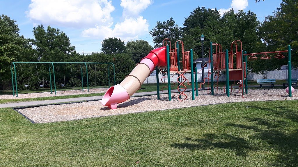 Parc Jean-Béliveau | 21 Rue Perron, Saint-Constant, QC J5A 1H2, Canada | Phone: (450) 638-2010