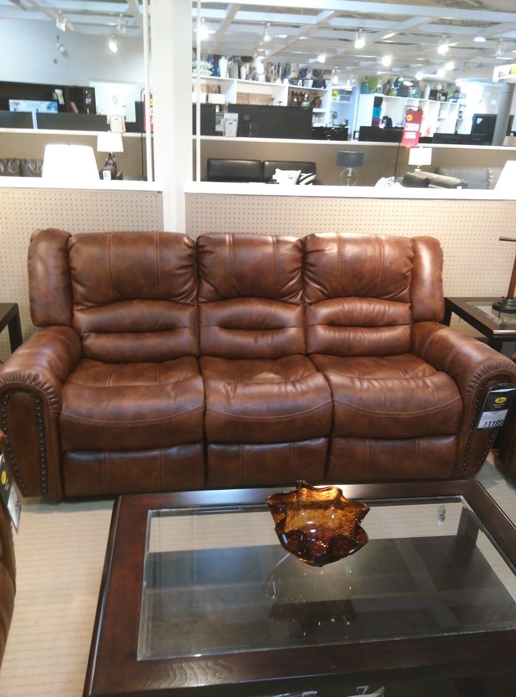 Leons Furniture | 2600 Queensview Dr, Ottawa, ON K2B 8H6, Canada | Phone: (613) 820-6446