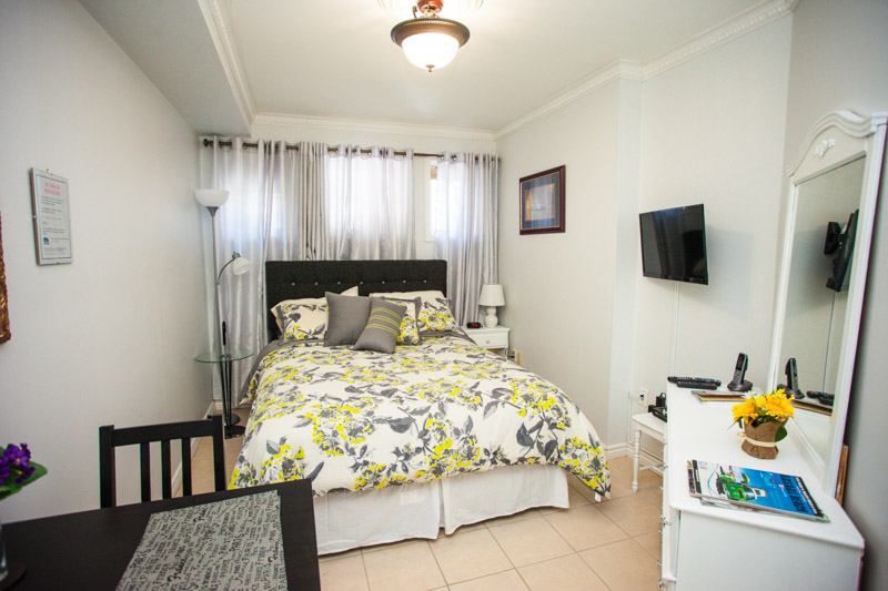 Casa Wasaga B&B | 1 Tamarack Way, Wasaga Beach, ON L9Z 3B4, Canada | Phone: (416) 402-1997