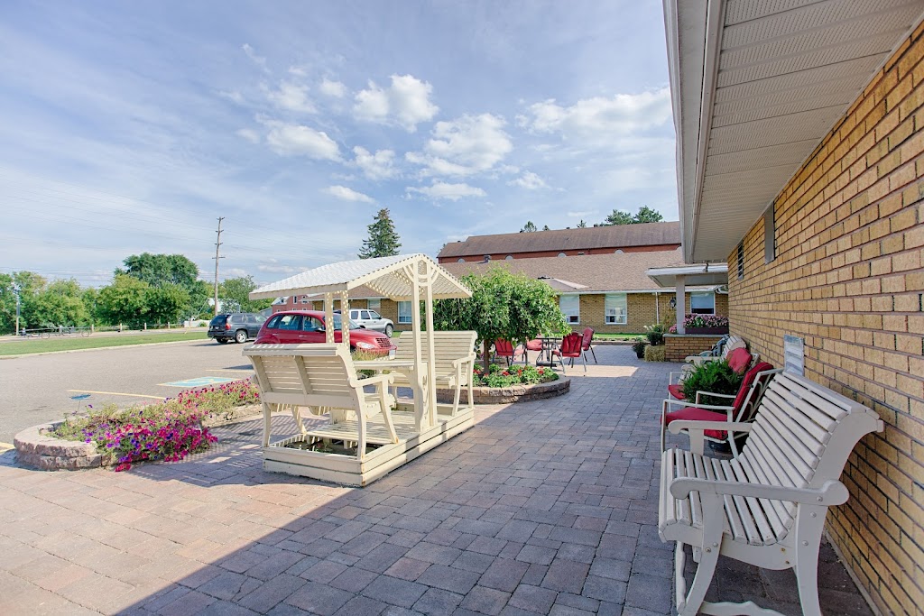 Chartwell Pinewood Retirement Residence | 1022 Pembroke St E, Pembroke, ON K8A 8A7, Canada | Phone: (613) 775-5007