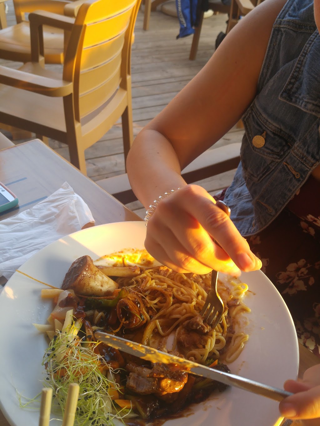 Resto-Bar Le Cube | 400 Route Laurier, Sainte-Croix, QC G0S 2H0, Canada | Phone: (418) 926-3244