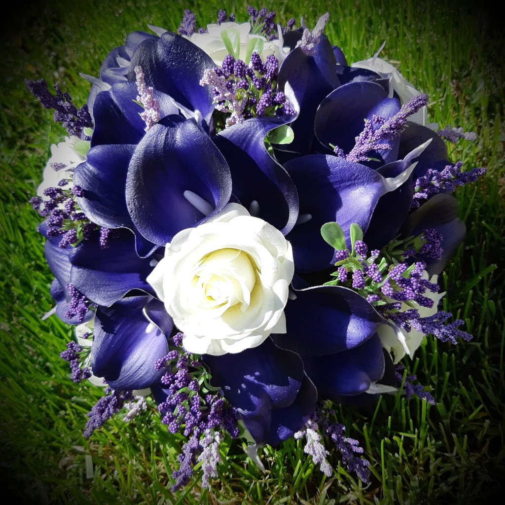 Bridal Bouquets by Helen | 34 Jolette Ave, Azilda, ON P0M 1B0, Canada | Phone: (705) 923-7407