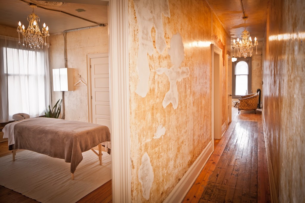 The Cabinet Salon | 577 Queen St W, Toronto, ON M5V 2B6, Canada | Phone: (647) 344-3132
