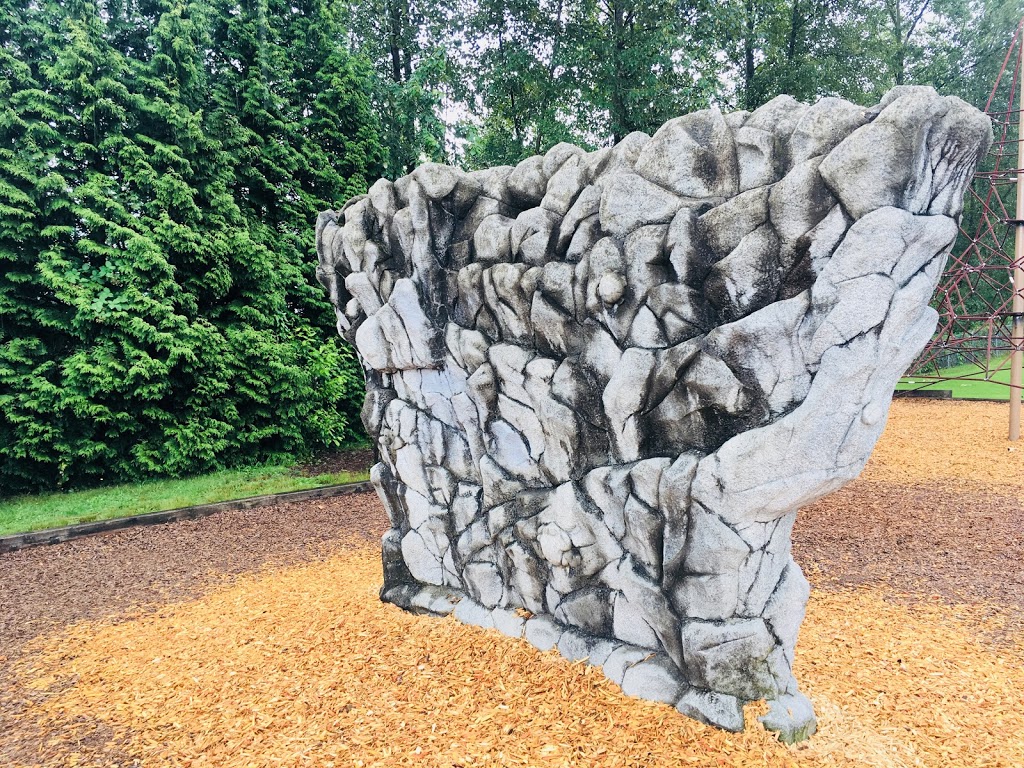 Summit Middle School | 1450 Parkway Blvd, Coquitlam, BC V3E 3L2, Canada | Phone: (604) 944-8273