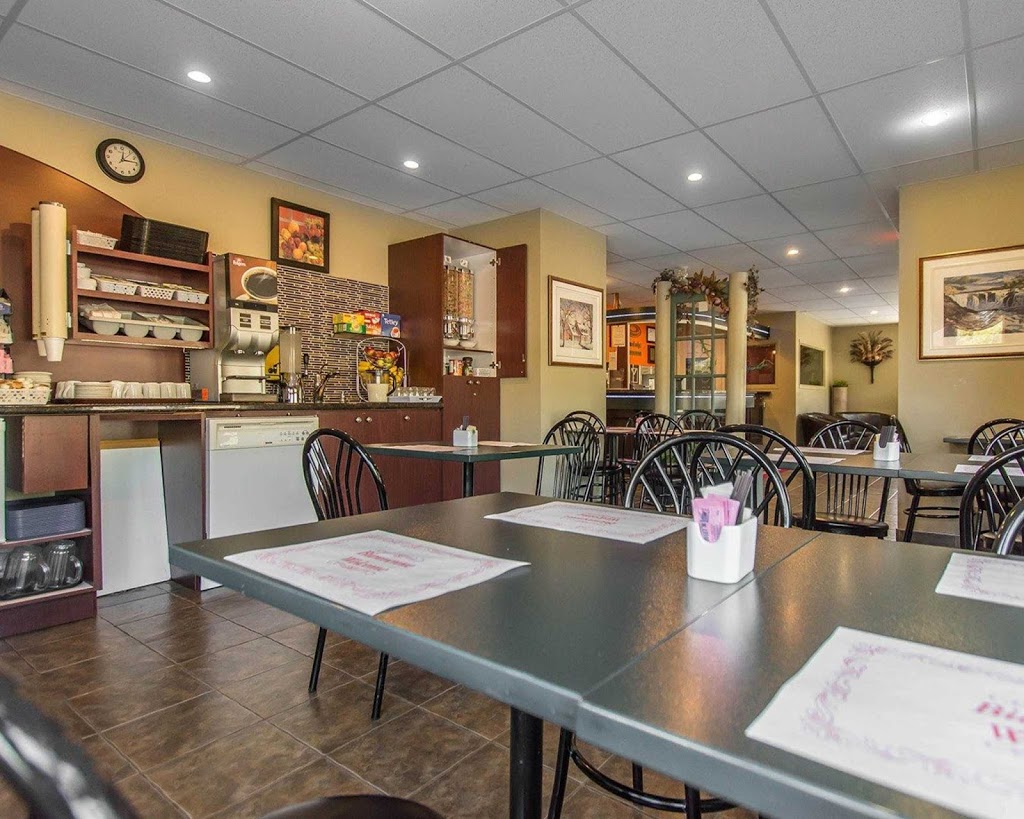 Econo Lodge Montmorency Falls | 5490 Boulevard Sainte-Anne, Boischatel, QC G0A 1H0, Canada | Phone: (418) 822-4777