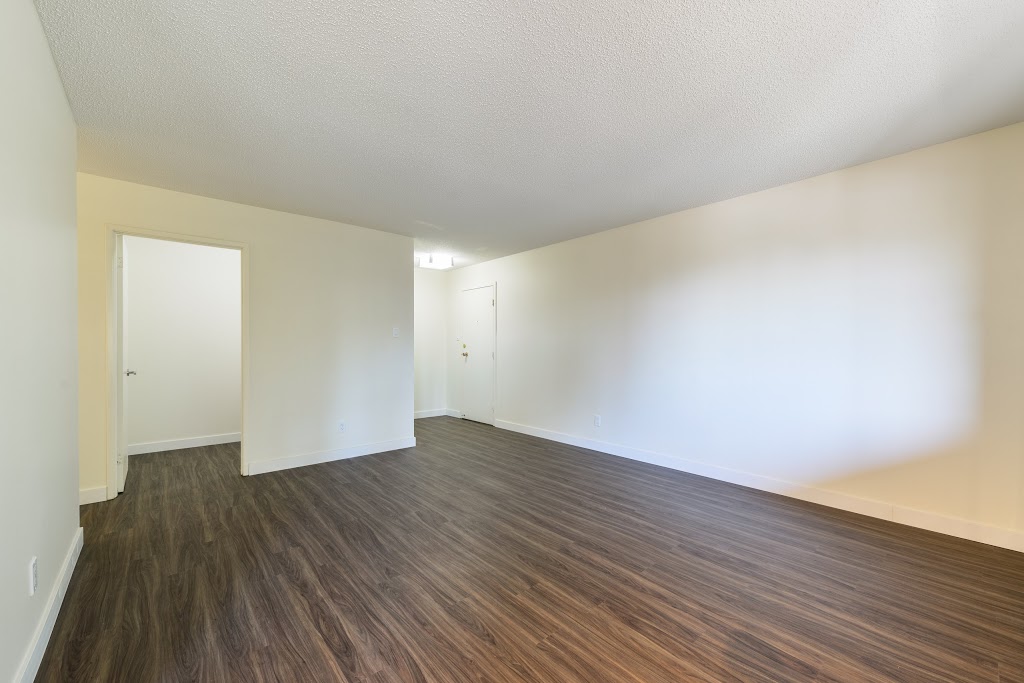 Pinetree Village | 14707 77 St NW, Edmonton, AB T5C 1E7, Canada | Phone: (780) 413-0014