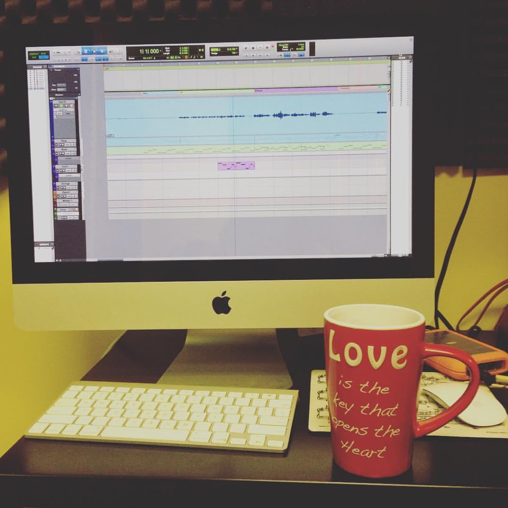Vox Box Studios | 427 Woodfield Dr, Nepean, ON K2G 4B8, Canada | Phone: (613) 703-7121