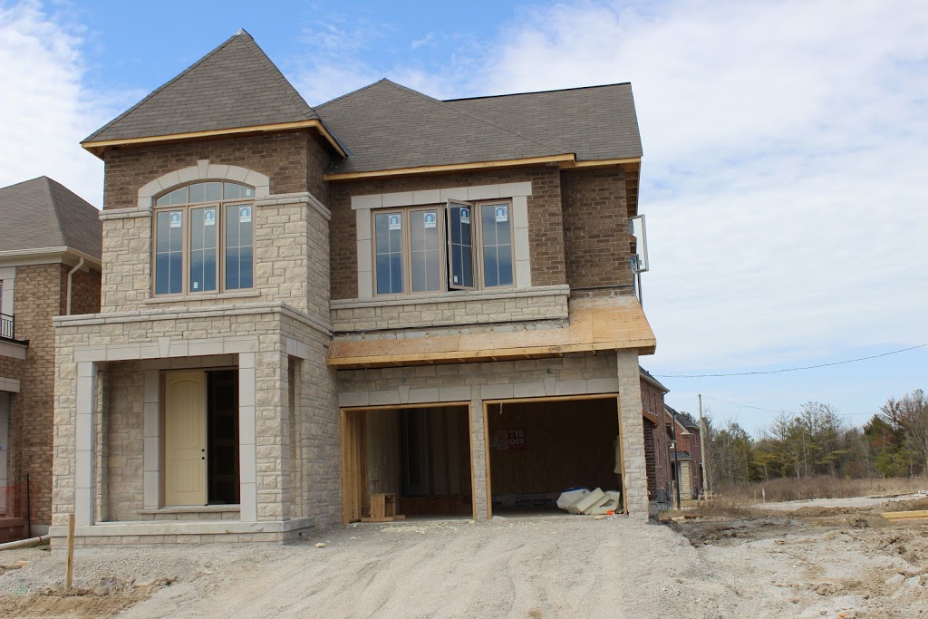 Veronica Roofing | 902 Runningbrook Dr, Mississauga, ON L4Y 2S5, Canada | Phone: (647) 864-7180