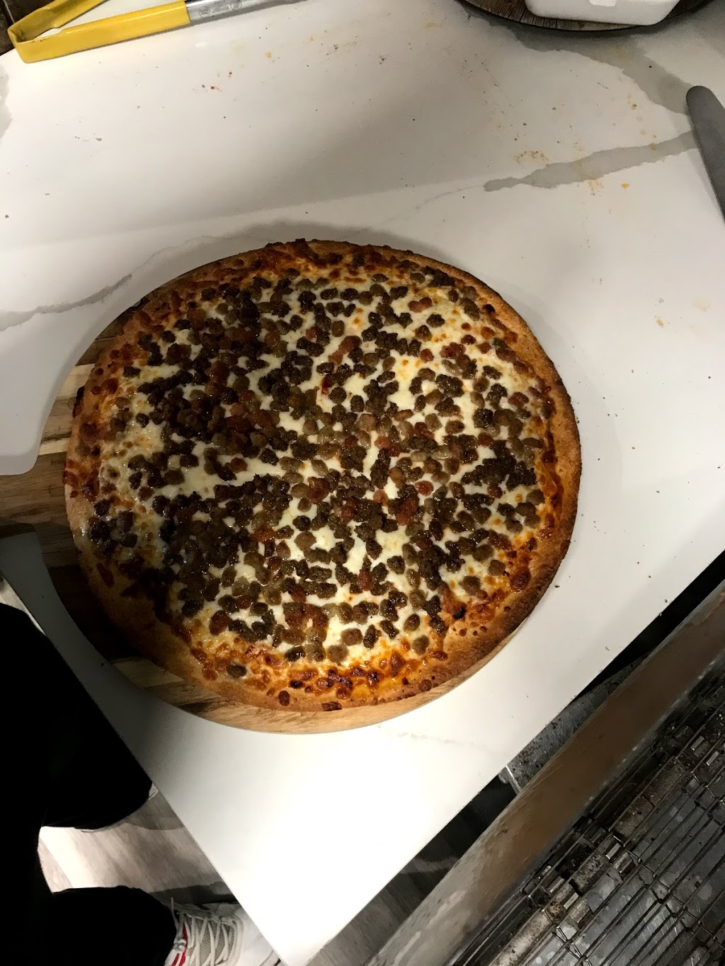 Chicago Pizza | 16033 108 Ave #406, Surrey, BC V4N 1P2, Canada | Phone: (778) 395-7078
