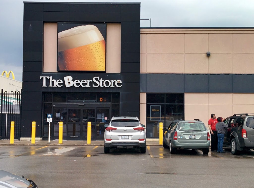 Grimsby Square Shopping Centre | 44 Livingston Ave, Grimsby, ON L3M 1L1, Canada