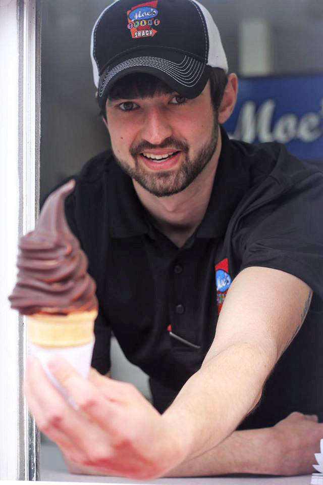 Moes Shake Shack | 138 King St, Shelburne, NS B0T 1W0, Canada | Phone: (902) 875-3283