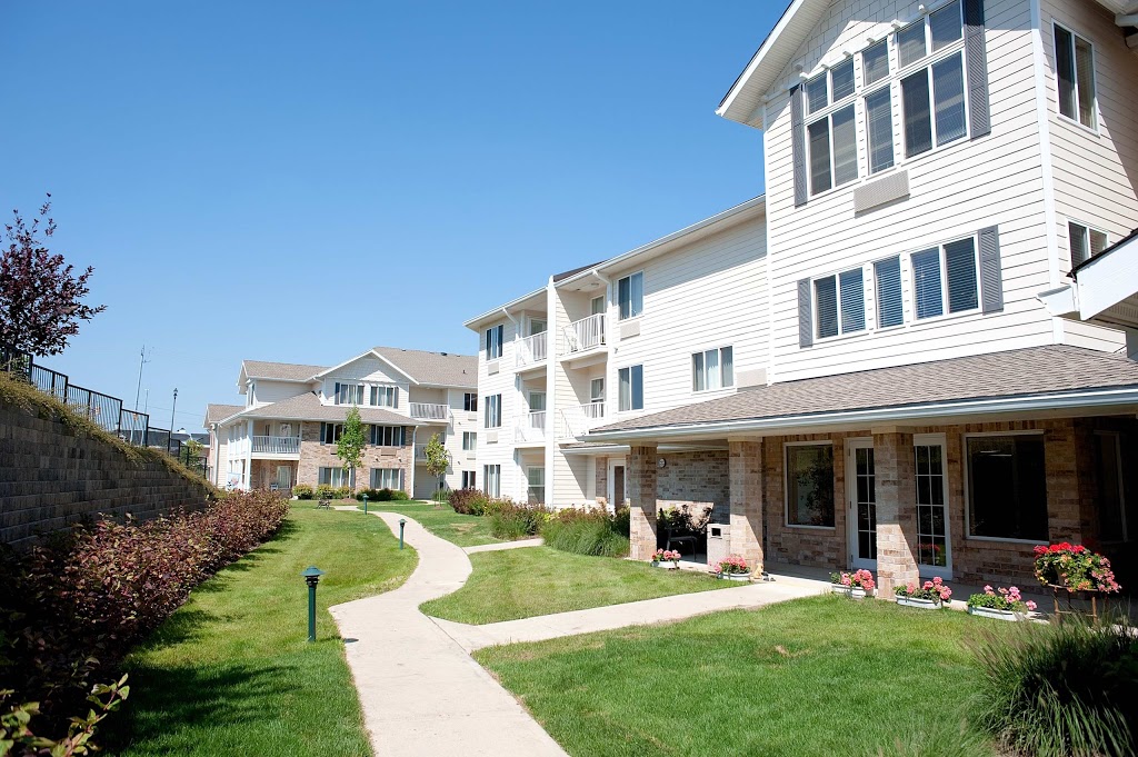 Court At Laurelwood Retirement Residence | 605 Laurelwood Dr, Waterloo, ON N2V 2W7, Canada | Phone: (519) 725-2442