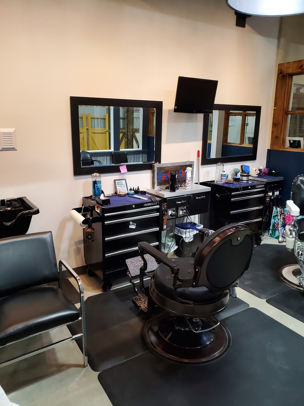 The Striped Pole | 2090 10 Ave SW, Salmon Arm, BC V1E 1T4, Canada | Phone: (250) 463-1617