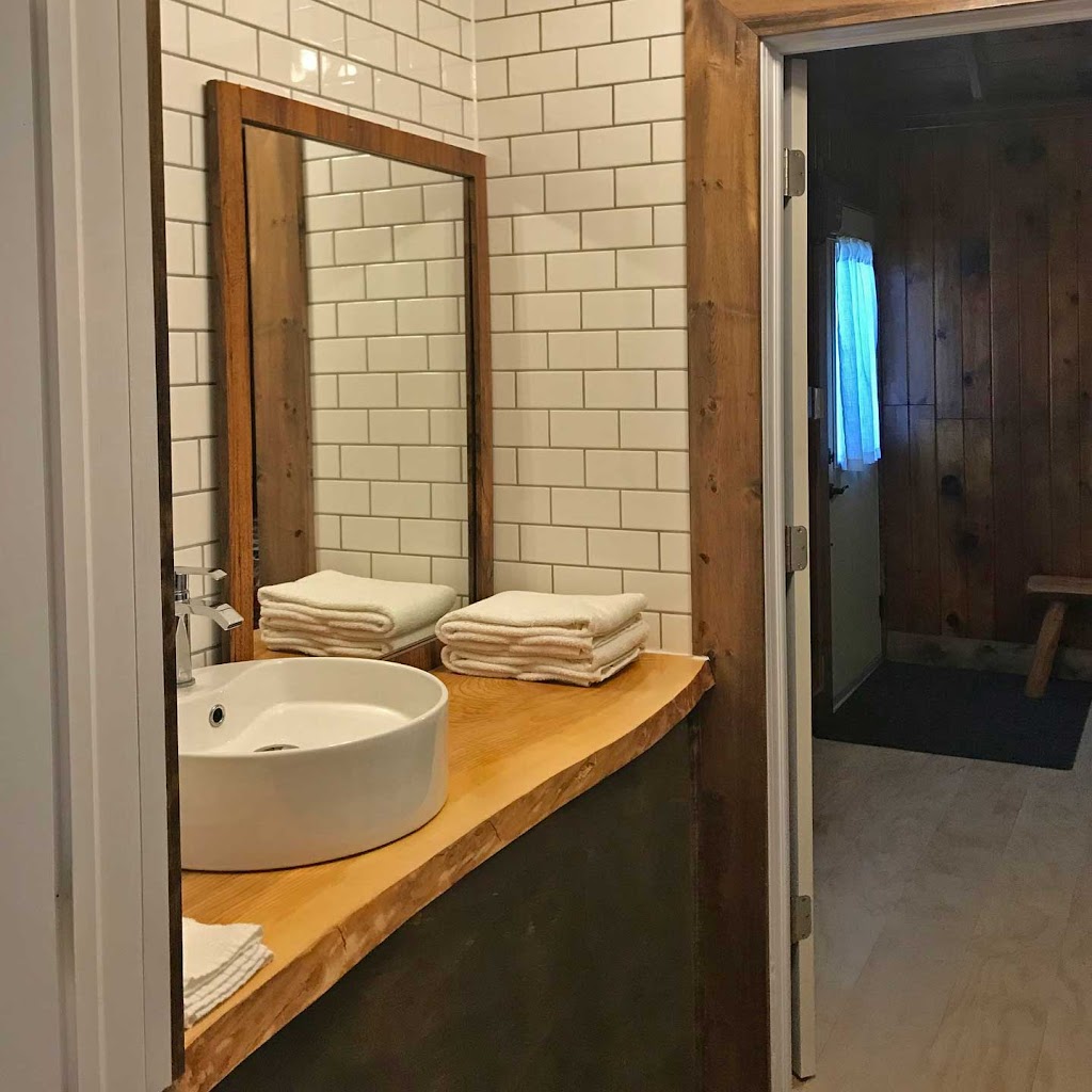 Red Bay Lodge | 462 Huron Rd, Mar, ON N0H 1X0, Canada | Phone: (519) 534-1010