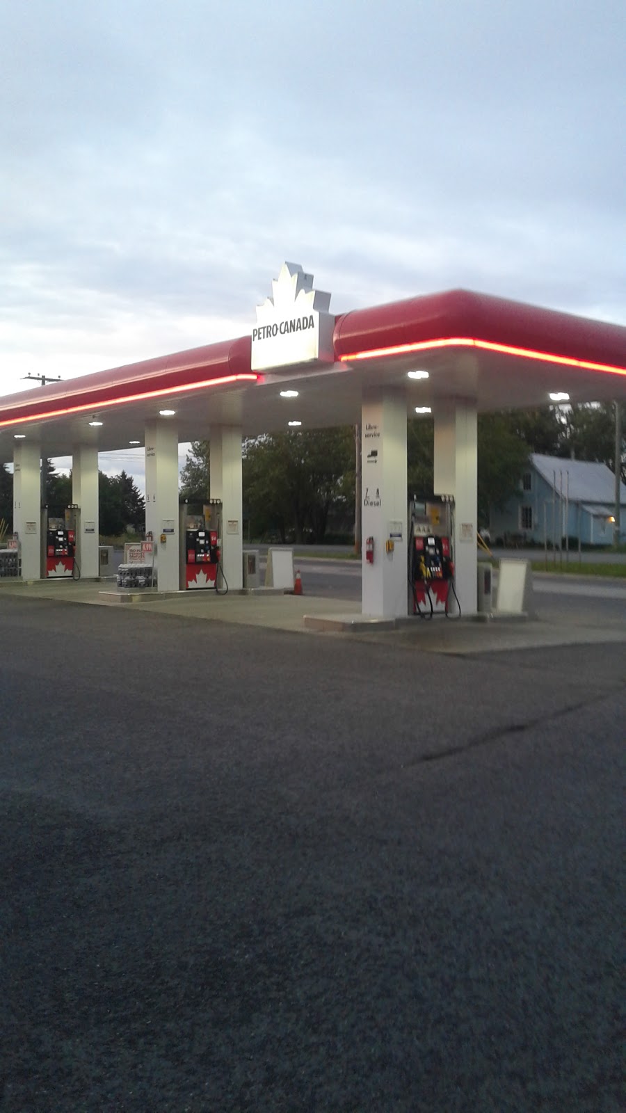 Petro-Canada | 320 Rang des Écossais, Sainte-Brigide-dIberville, QC J0J 1X0, Canada | Phone: (450) 293-3113