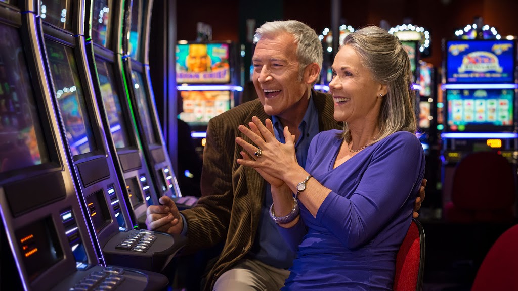 Gateway Casinos Clinton | 147 Beech St, Clinton, ON N0M 1L0, Canada | Phone: (519) 482-7540