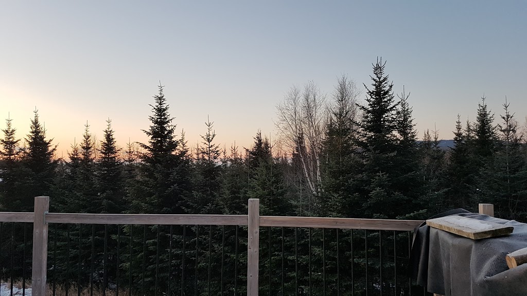 Au Soleil Levant | Petite-Rivière-Saint-François, QC G0A 2L0, Canada
