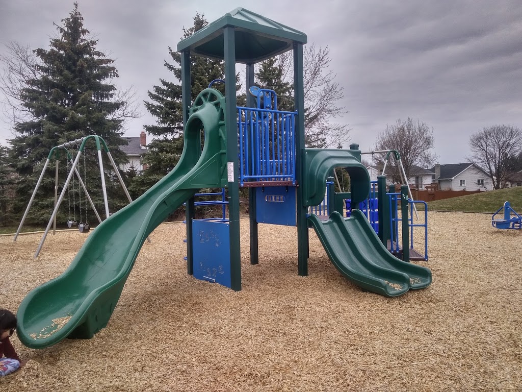 Bolingbrook park Waterloo | 470 Westvale Dr, Waterloo, ON N2T 1S9, Canada | Phone: (519) 886-2310