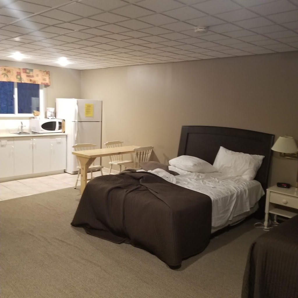 Jockos Beach Resort and Motel | 5253 Calabogie Rd, Calabogie, ON K0J 1H0, Canada | Phone: (613) 752-2107