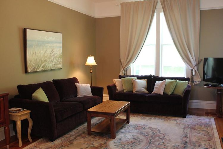 Robert Porter Inn | 649 Superior St, Victoria, BC V8V 1V1, Canada | Phone: (778) 385-6262
