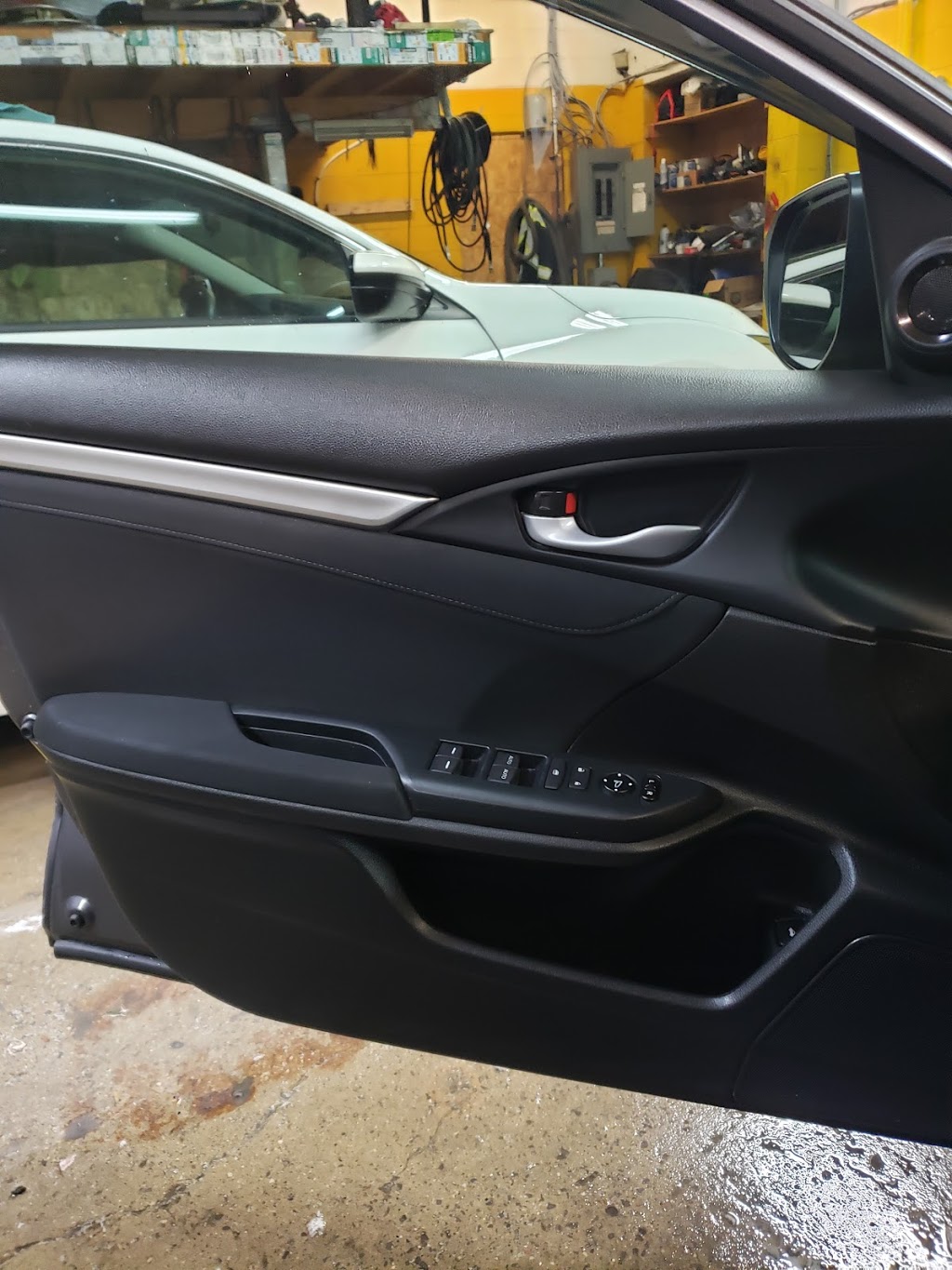 Signature Auto Tint & Detailing | 2655 Lawrence Ave E, Scarborough, ON M1P 2S3, Canada | Phone: (647) 718-3007
