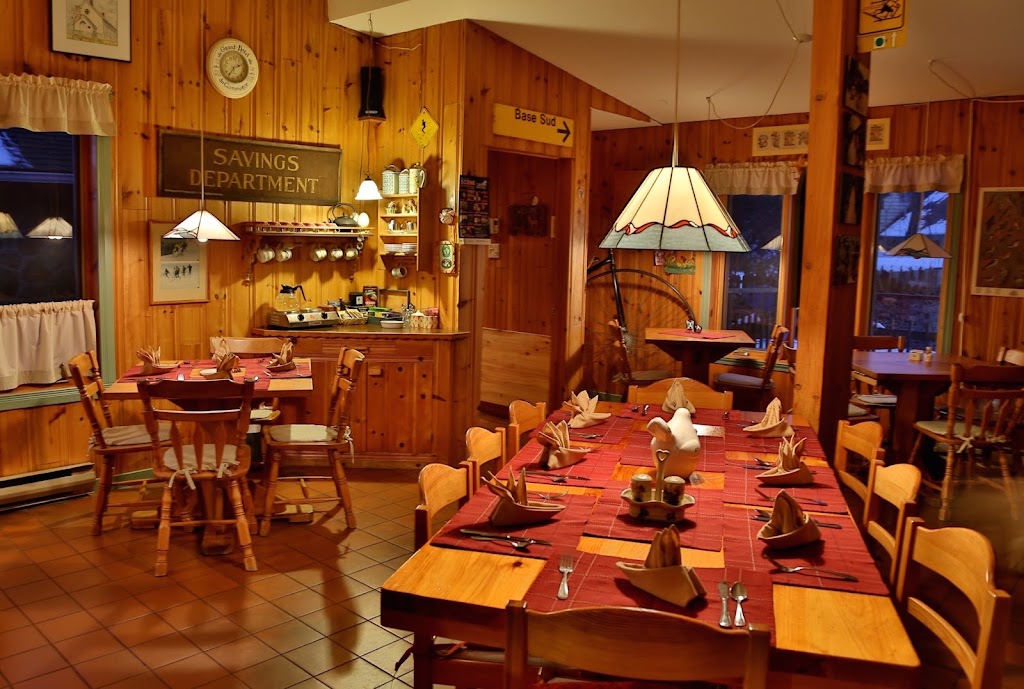 Auberge Le Lupin B&B | 127 Rue Pinoteau, Mont-Tremblant, QC J8E 1G2, Canada | Phone: (819) 425-5474