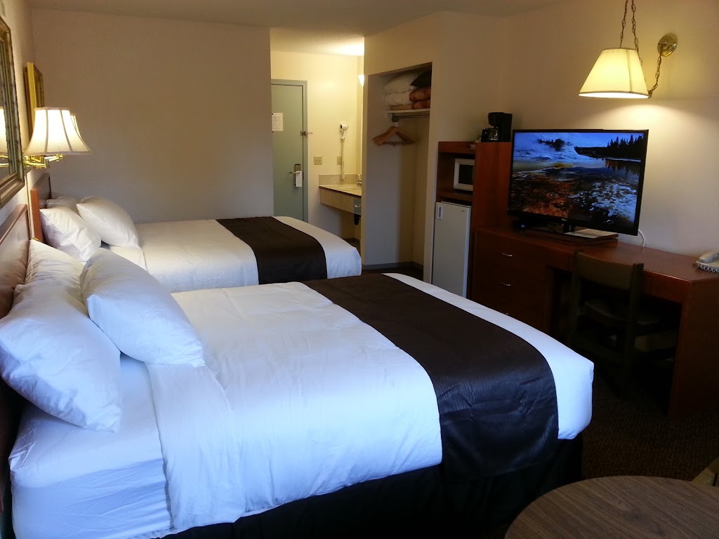 Best Seven Inn | 4063 1 St W, Claresholm, AB T0L 0T0, Canada | Phone: (403) 625-3347
