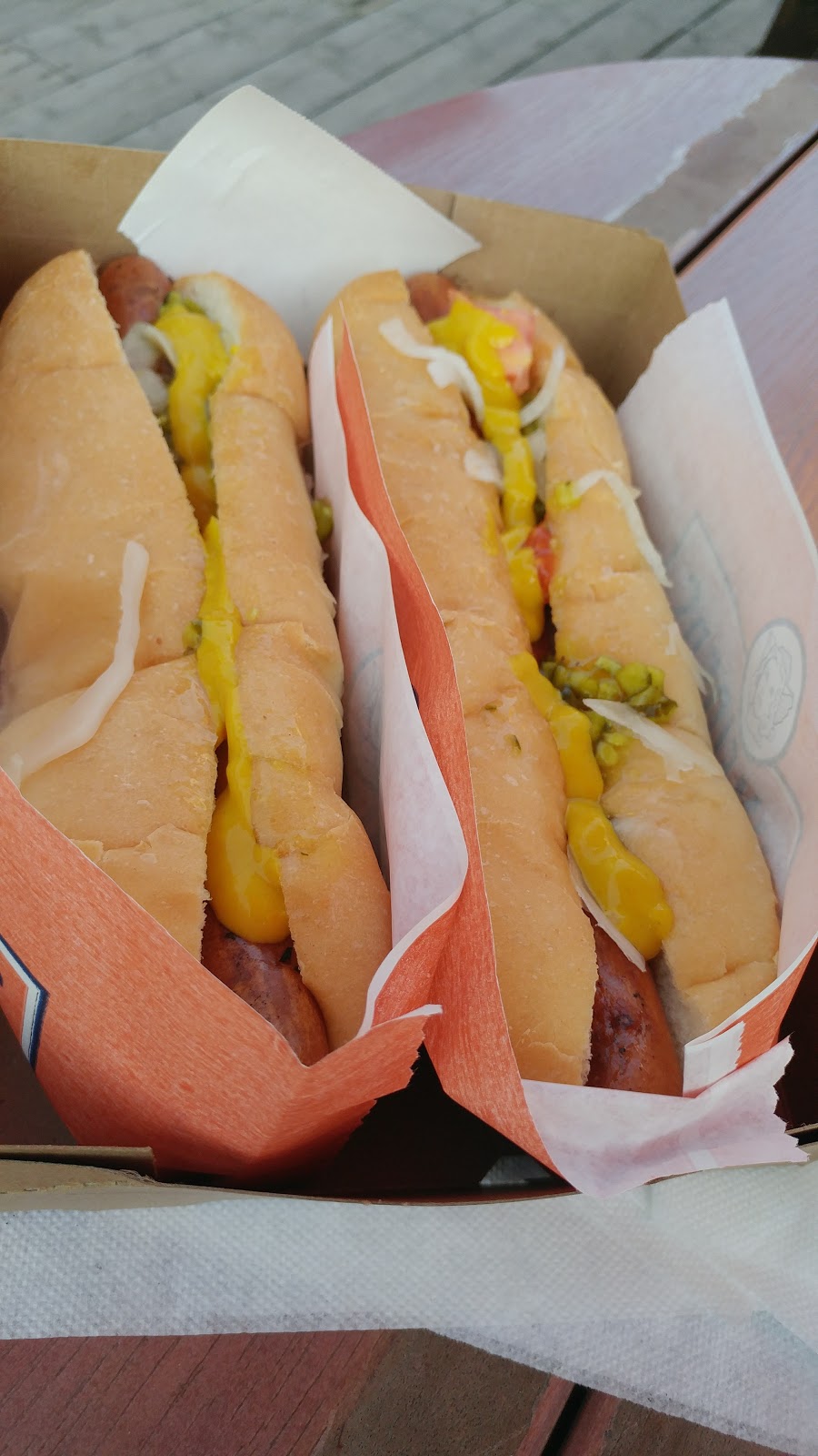 Willies | 6 St George St, Port Dover, ON N0A 1N0, Canada | Phone: (519) 583-3687
