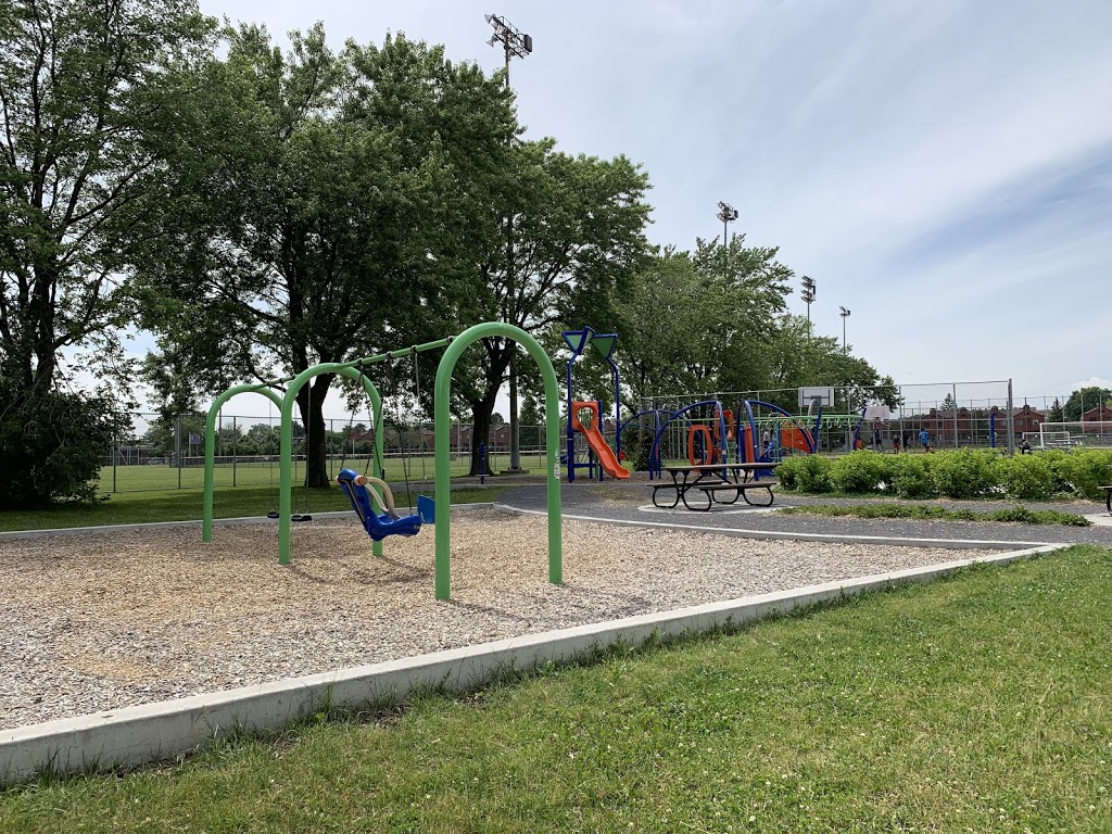 Piscine Roger-Rousseau | 7501 Avenue Rondeau, Anjou, QC H1K 5A8, Canada | Phone: (514) 493-8236