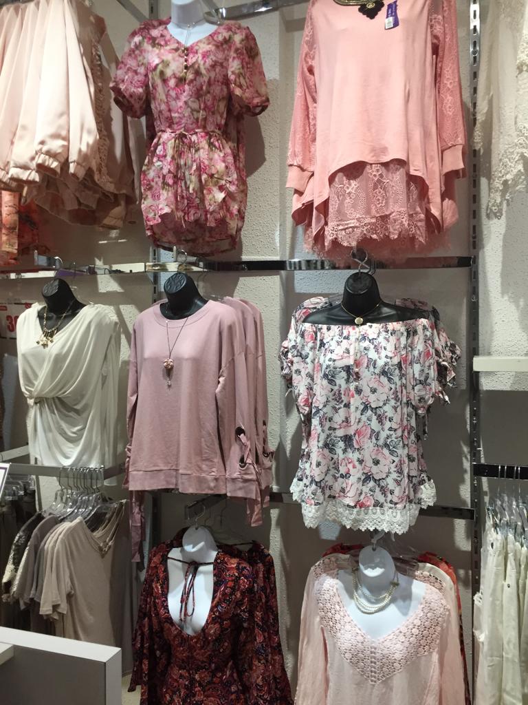 Chemin de Moda (Centre Laval) | Centre Laval, 1600 Boul. le Corbusier, Laval, QC H7S 1Y9, Canada | Phone: (514) 600-5606