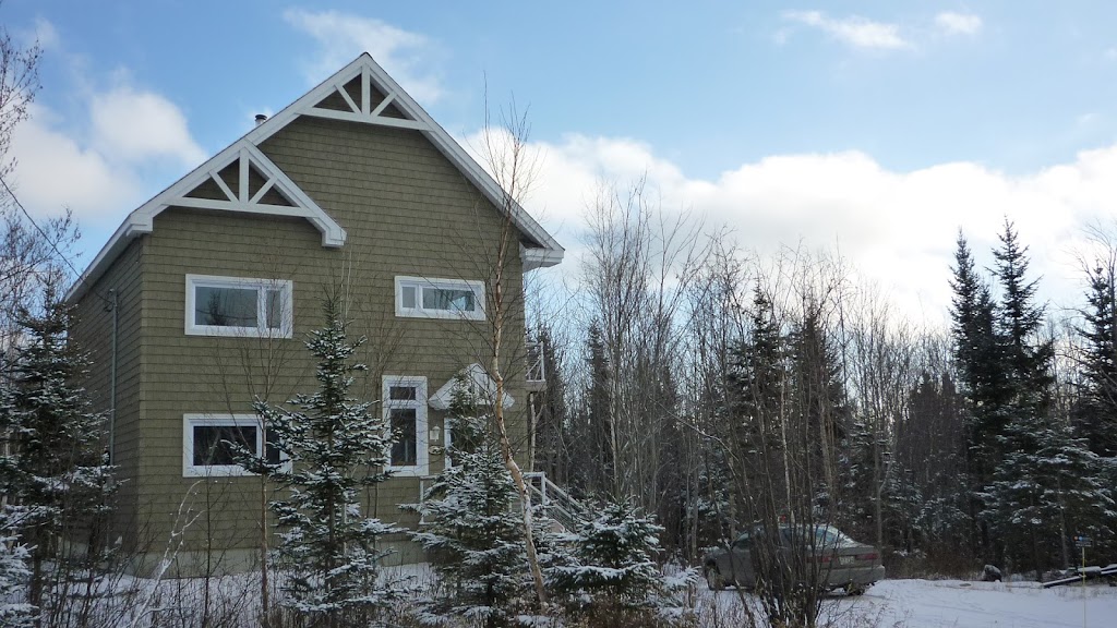 Chalet Néo rustique | Chem. Marthe-B.-Hogues, Charlevoix, QC G0A 2L0, Canada | Phone: (418) 802-0390