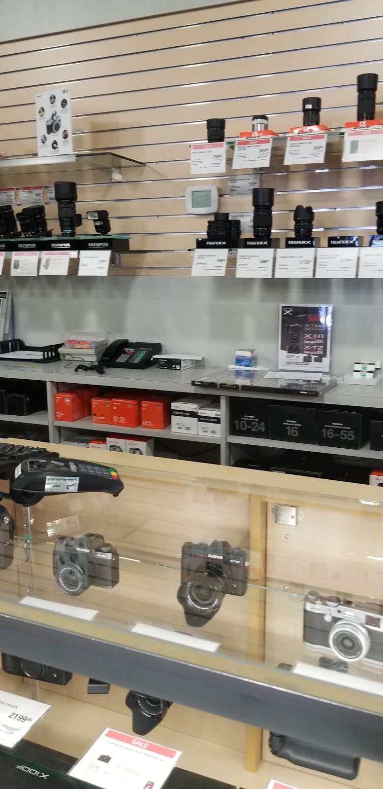 Henrys | 1070 Wellington Rd unit 19/20, London, ON N6E 1M2, Canada | Phone: (519) 686-7481
