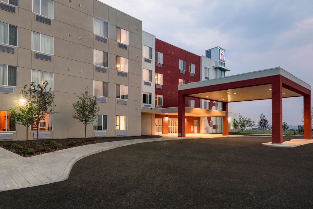 Motel 6 Airdrie AB | 133 Gateway Dr NE, Airdrie, AB T4B 0J6, Canada | Phone: (403) 960-0055