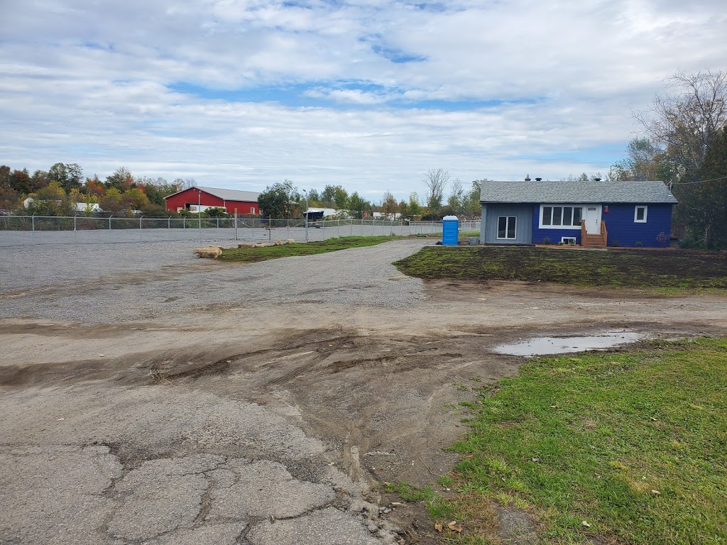 Longyards | 6571 Bank St, Metcalfe, ON K0A 2P0, Canada | Phone: (647) 323-9273