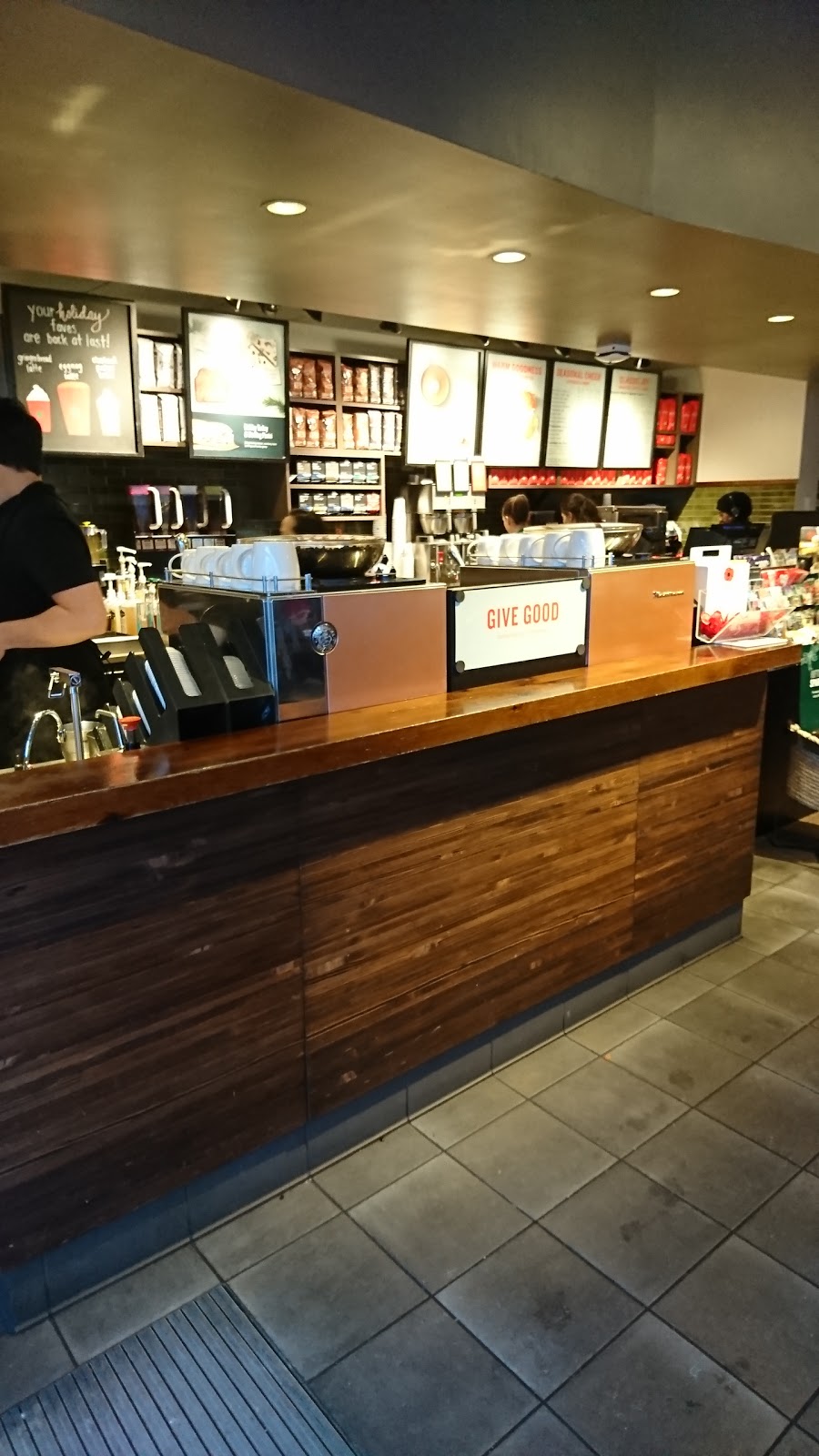 Starbucks | 3061 152 St #700, Surrey, BC V4P 3K1, Canada | Phone: (604) 542-5417