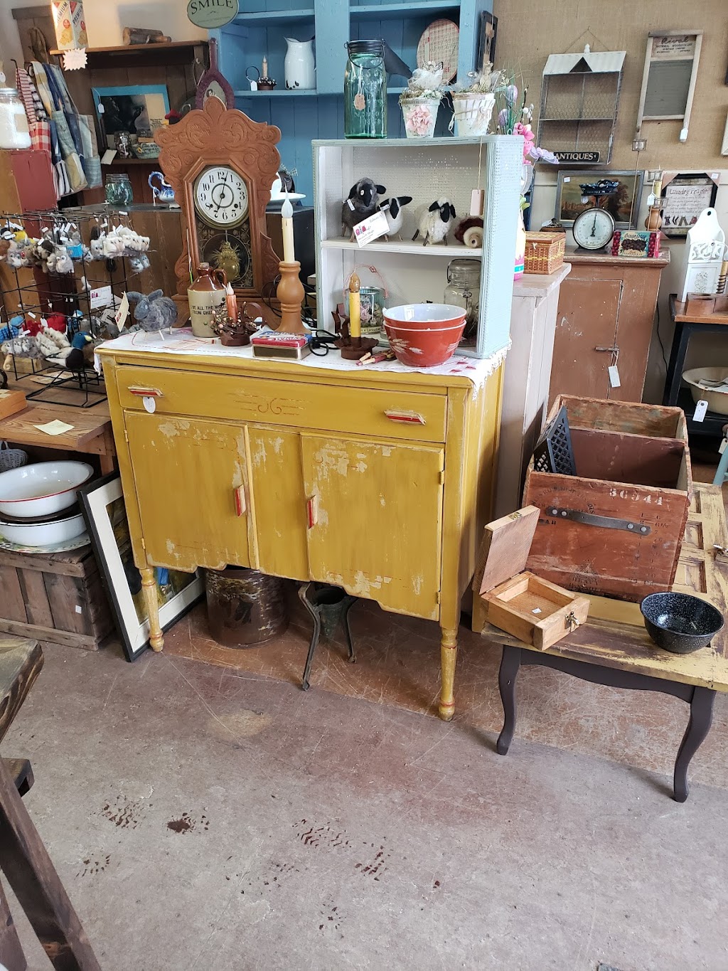 Sandras Country Treasures | 4358 1 Hwy, Berwick, NS B0P 1E0, Canada | Phone: (902) 691-2251