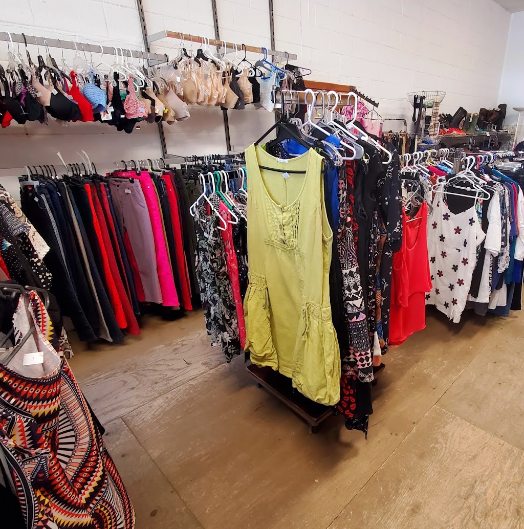 Friperie Le Depanneur | 2325 Rue Poitras, Jonquière, QC G7S 1C8, Canada | Phone: (418) 412-4566