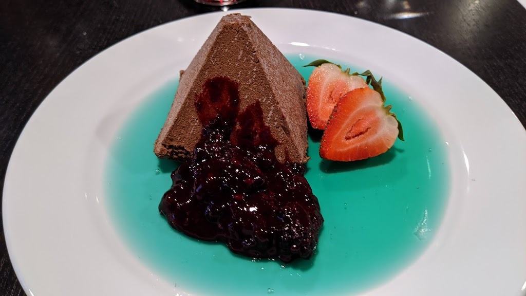 Explorers Lounge | 210 Village Rd, Lake Louise, AB T0L 1E0, Canada | Phone: (403) 522-3791