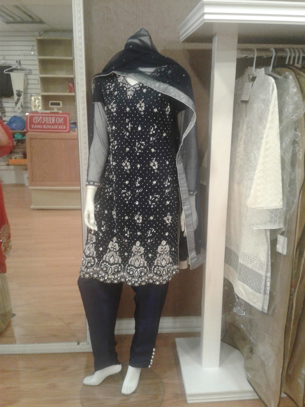 Kainaat Couture | 2623 Islington Ave, Etobicoke, ON M9V 2X4, Canada | Phone: (416) 744-3553