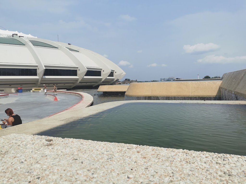 Vans skatepark | Esplanade du Parc olympique, 4545 Av. Pierre-De Coubertin, Montréal, QC H1V 3N7, Canada | Phone: (514) 252-4141